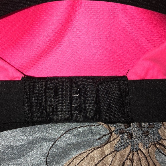 VS Sport Bra - Picture 3 of 4